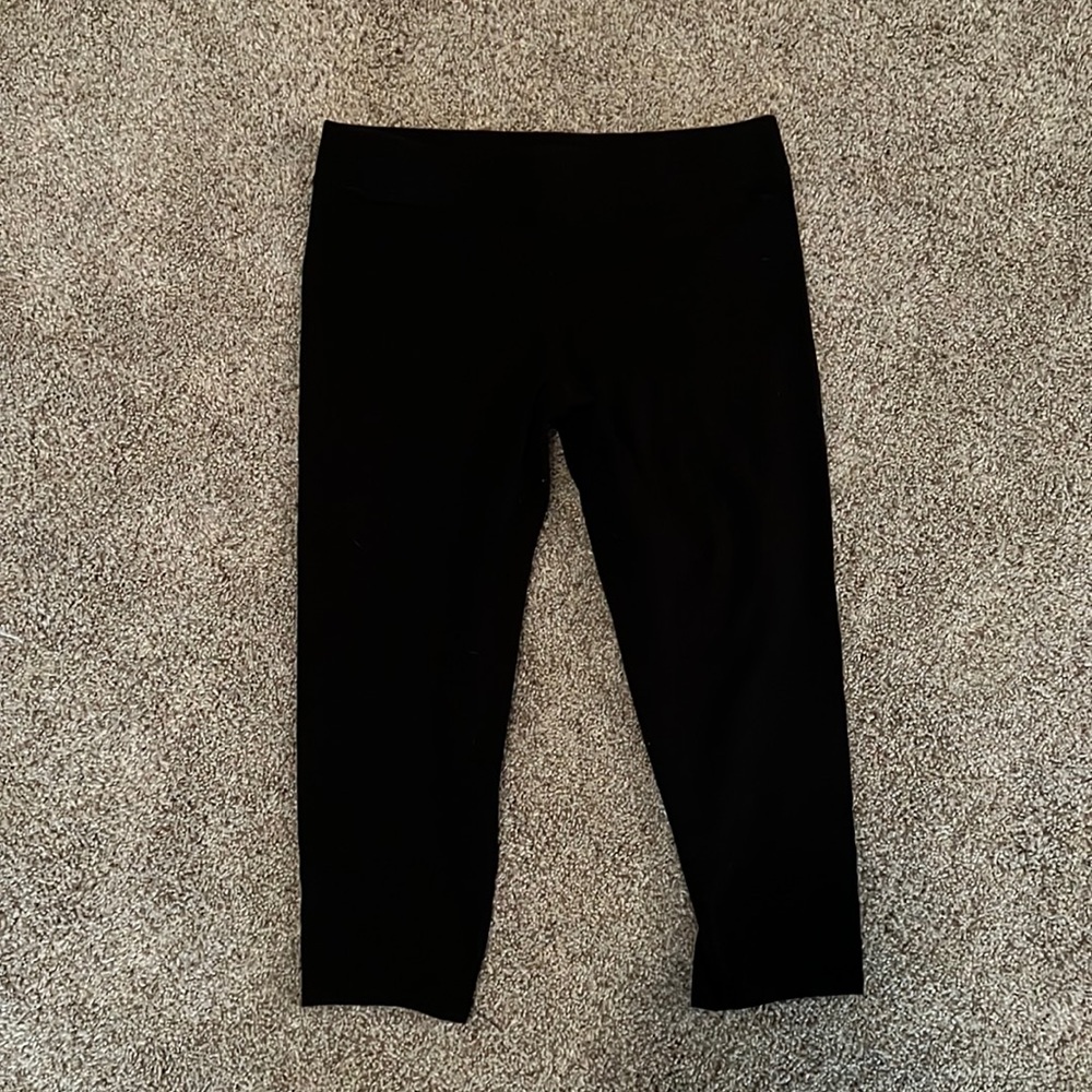Victoria secret pink cropped yoga capri pants size M